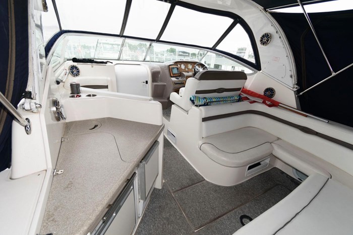 2007 Rinker 350 Express Cruiser Photo 5 sur 23