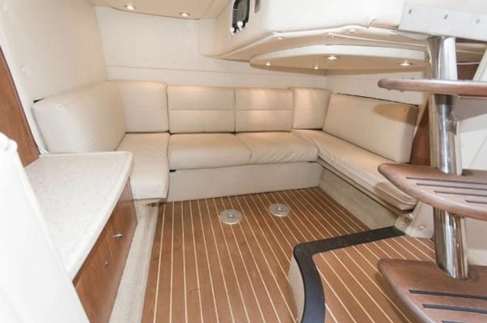 2007 Rinker 350 Express Cruiser Photo 17 sur 23
