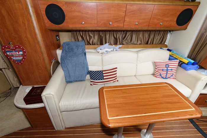 2007 Rinker 350 Express Cruiser Photo 14 sur 23