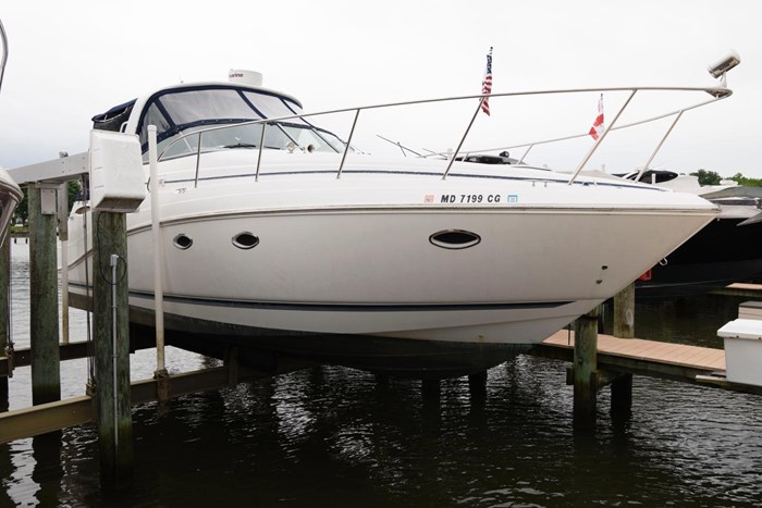 2007 Rinker 350 Express Cruiser Photo 2 sur 23