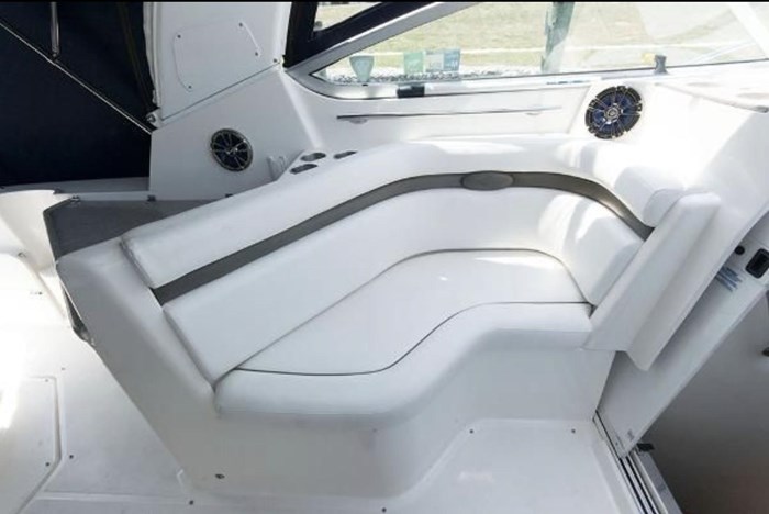 2007 Rinker 350 Express Cruiser Photo 10 sur 23