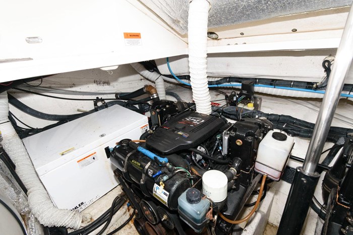 2007 Rinker 350 Express Cruiser Photo 21 sur 23
