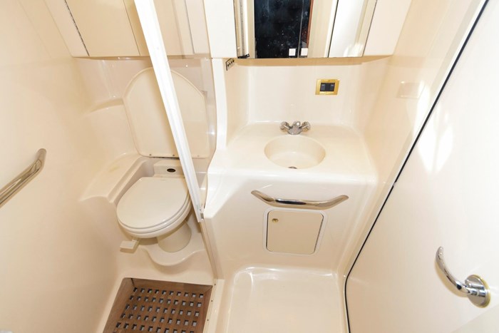 1999 Sea Ray 380 Sundancer Photo 20 sur 24
