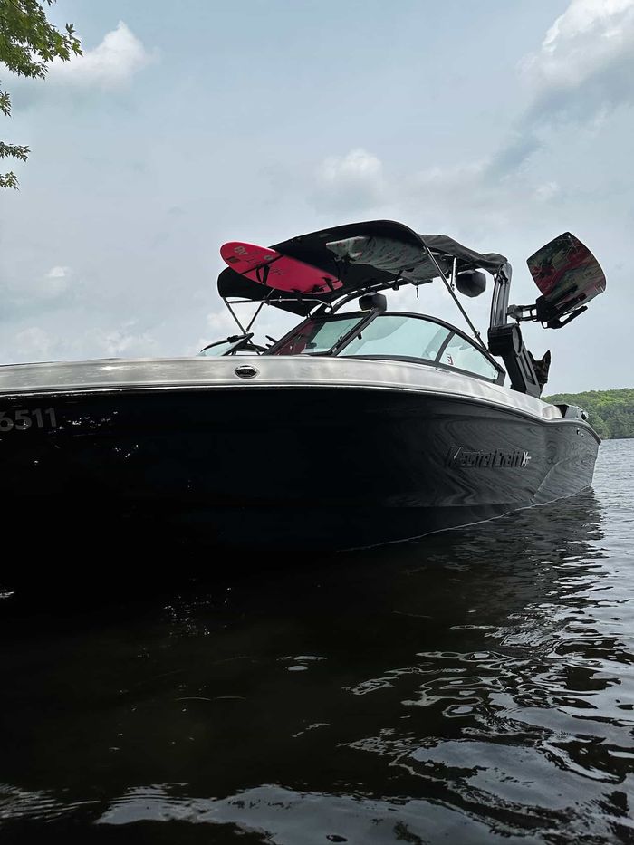 2022 MasterCraft XT23 Photo 5 of 23