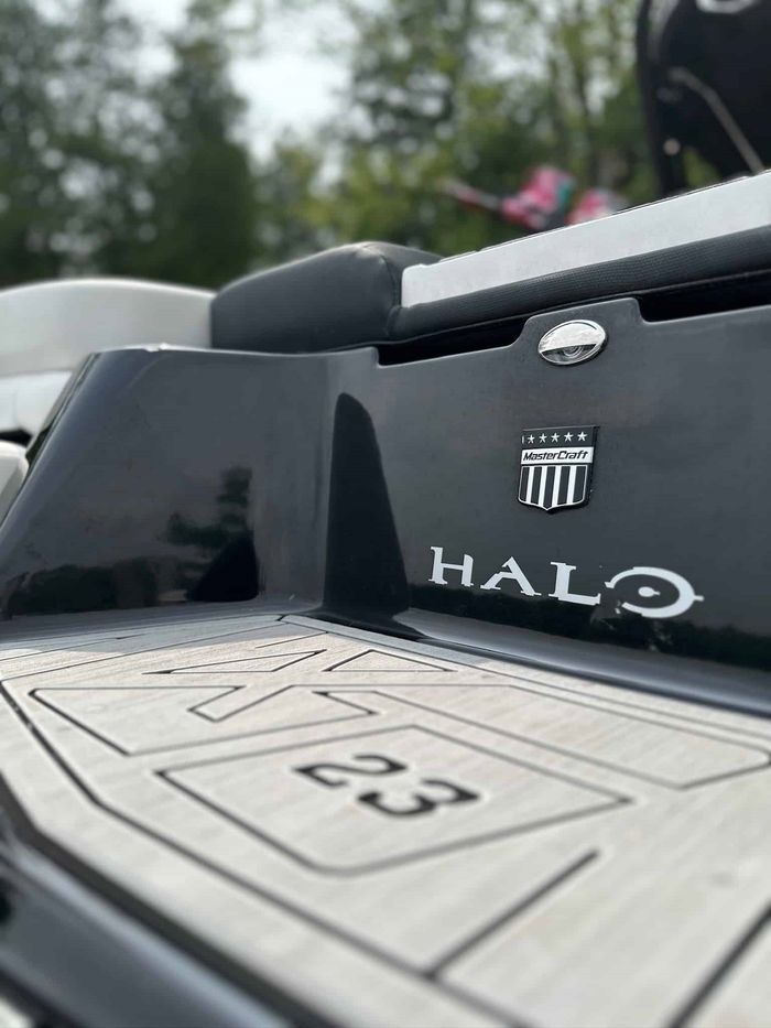 2022 MasterCraft XT23 Photo 18 of 23