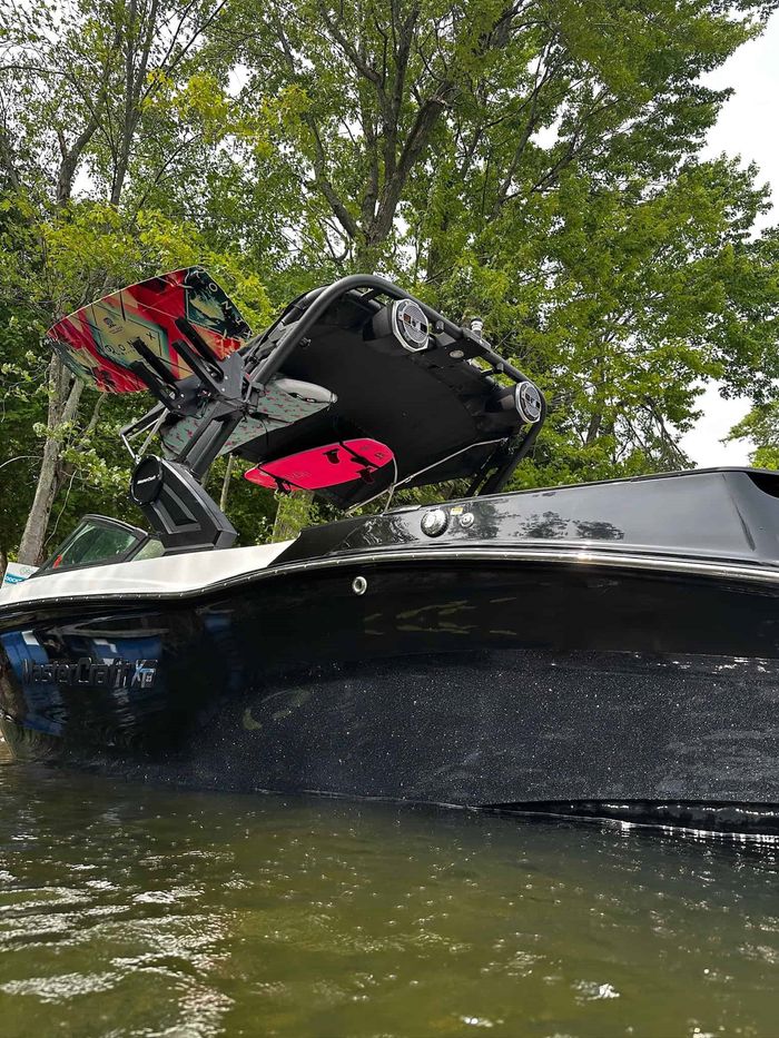2022 MasterCraft XT23 Photo 10 of 23