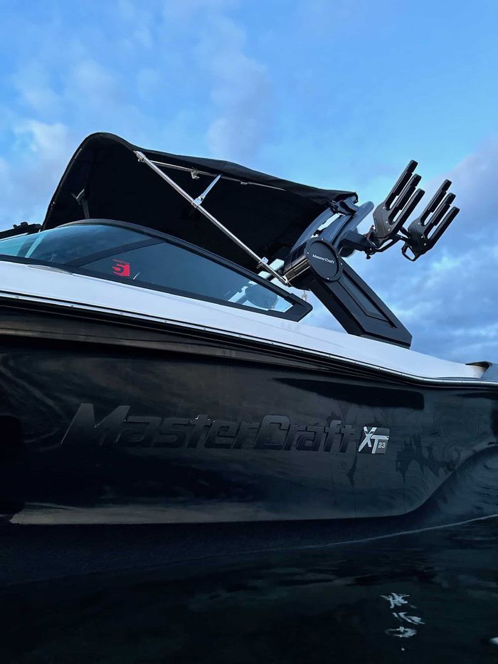 2022 MasterCraft XT23 Photo 8 of 23