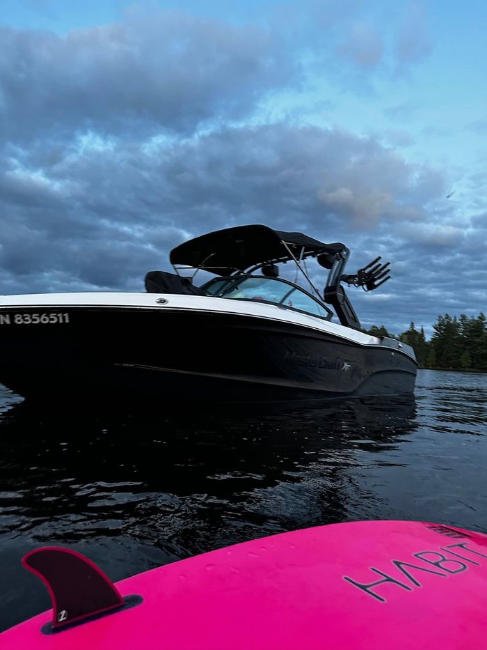 2022 MasterCraft XT23 Photo 16 of 23