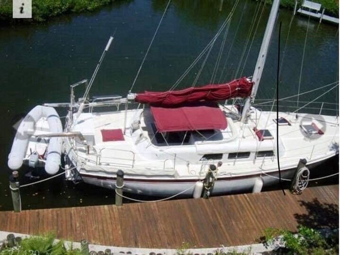 1980 Wellington 44 Cutter Center Cockpit Photo 1 sur 15