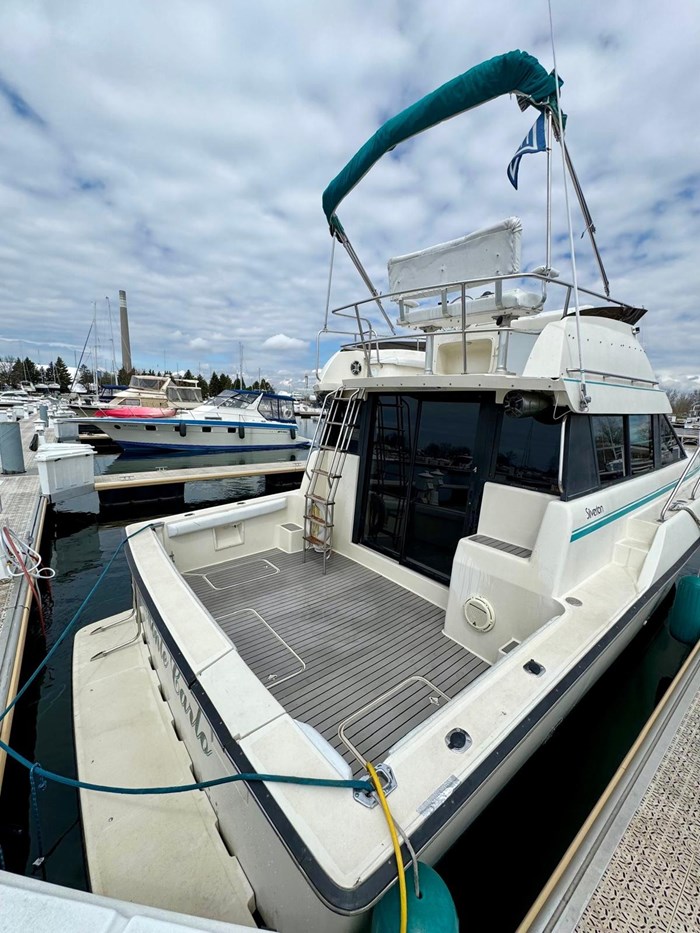 1990 Silverton 37C flybridge Photo 2 sur 11
