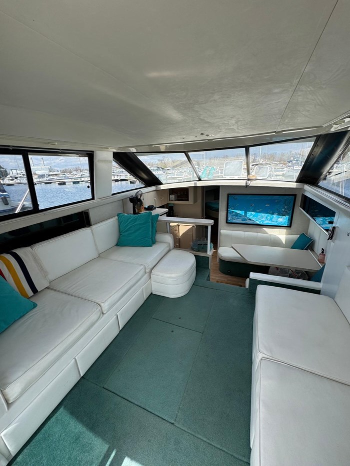 1990 Silverton 37C flybridge Photo 4 sur 11