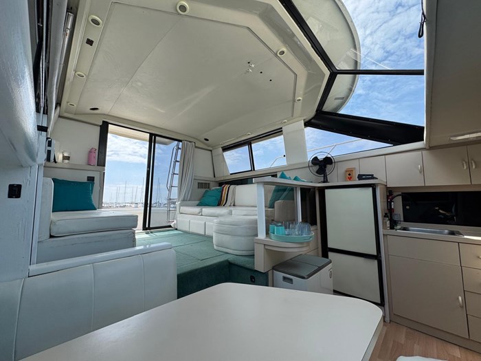 1990 Silverton 37C flybridge Photo 6 sur 11