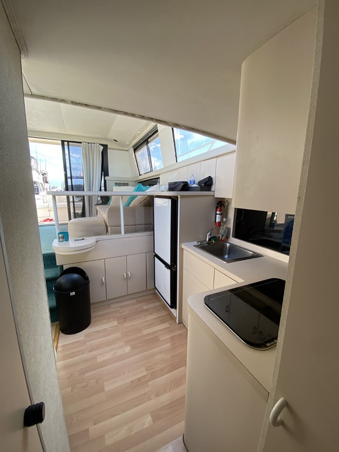 1990 Silverton 37C flybridge Photo 8 sur 11