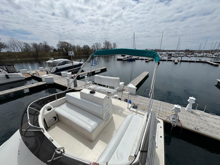 1990 Silverton 37C flybridge Photo 3 sur 11