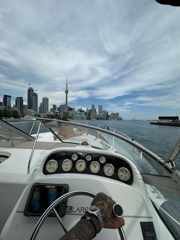 1999 Larson Cabrio 330 Photo 5 sur 11