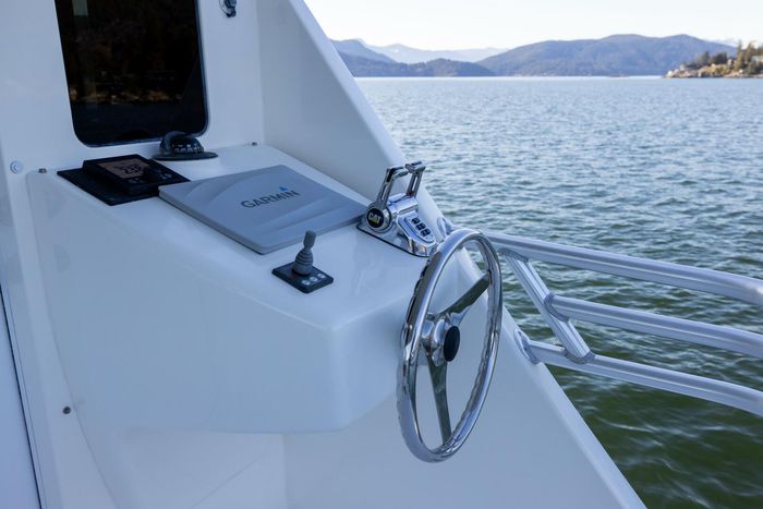 2010 Viking Yachts 60 Enclosed Bridge Photo 31 sur 76