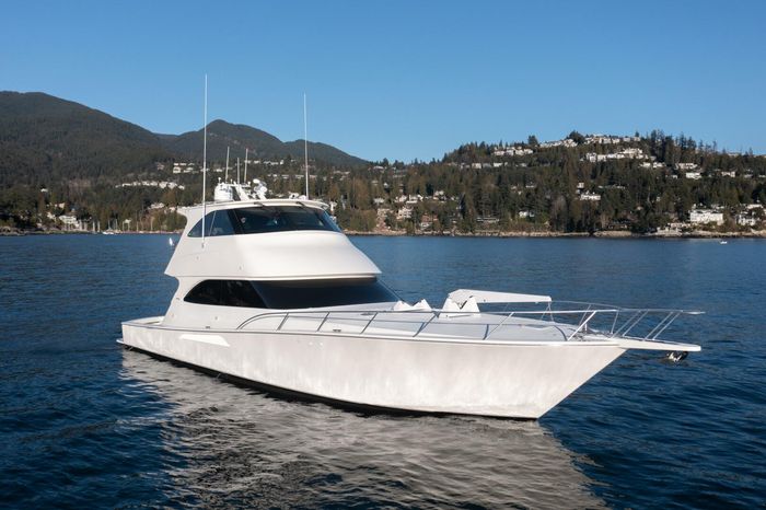 2010 Viking Yachts 60 Enclosed Bridge Photo 2 sur 76