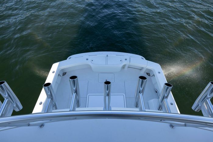 2010 Viking Yachts 60 Enclosed Bridge Photo 32 sur 76