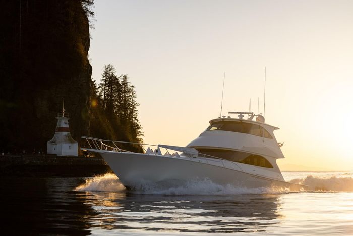 2010 Viking Yachts 60 Enclosed Bridge Photo 62 sur 76