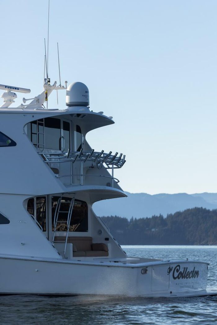 2010 Viking Yachts 60 Enclosed Bridge Photo 47 sur 76
