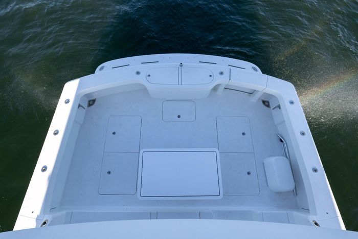 2010 Viking Yachts 60 Enclosed Bridge Photo 33 sur 76