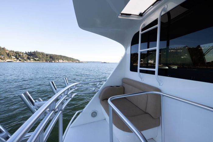 2010 Viking Yachts 60 Enclosed Bridge Photo 34 sur 76