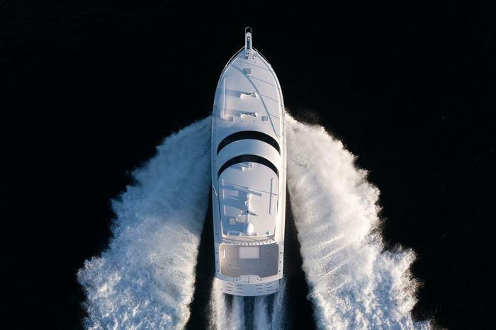 2010 Viking Yachts 60 Enclosed Bridge Photo 4 sur 76