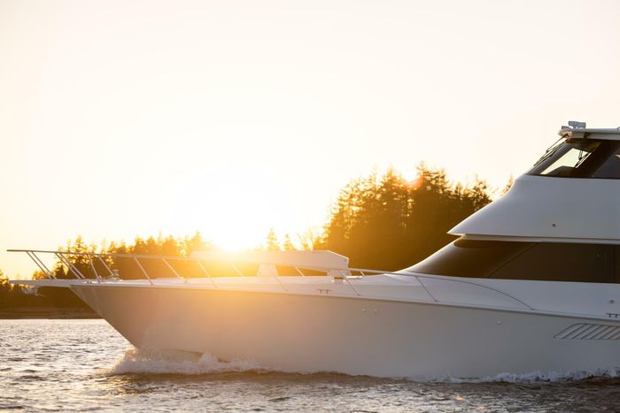 2010 Viking Yachts 60 Enclosed Bridge Photo 66 sur 76