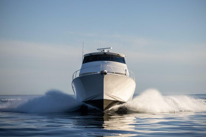 2010 Viking Yachts 60 Enclosed Bridge Photo 51 sur 76