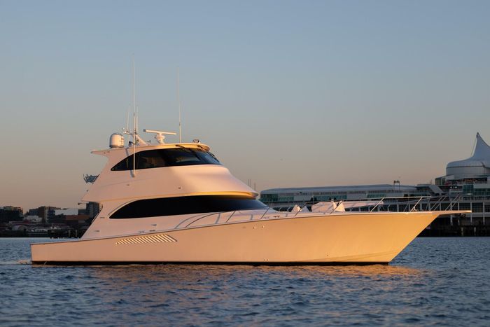 2010 Viking Yachts 60 Enclosed Bridge Photo 68 sur 76