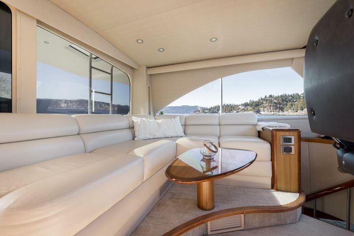 2010 Viking Yachts 60 Enclosed Bridge Photo 26 sur 76