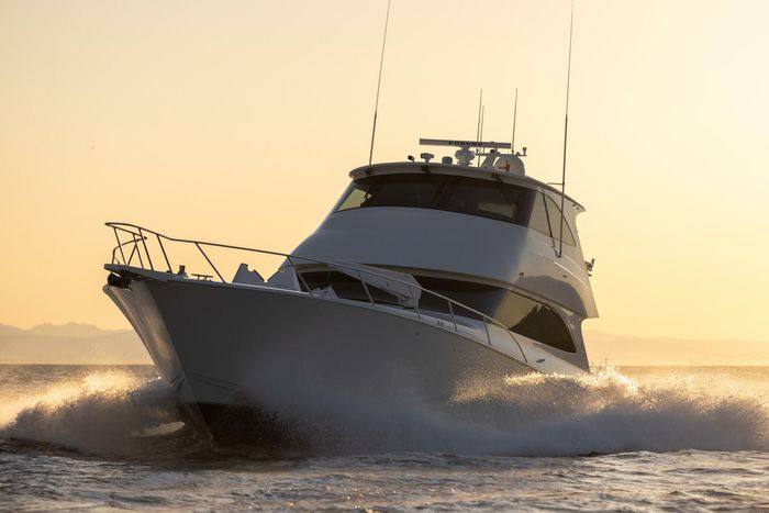 2010 Viking Yachts 60 Enclosed Bridge Photo 56 sur 76