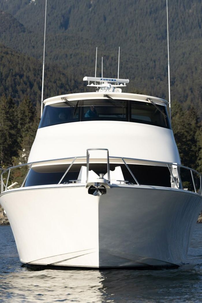 2010 Viking Yachts 60 Enclosed Bridge Photo 41 sur 76