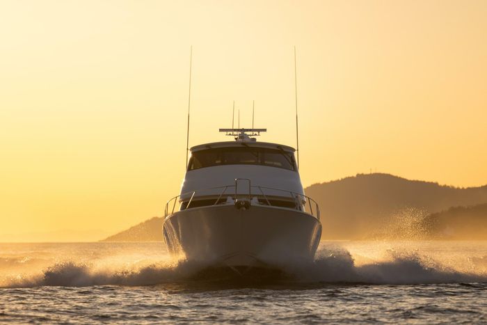 2010 Viking Yachts 60 Enclosed Bridge Photo 57 sur 76