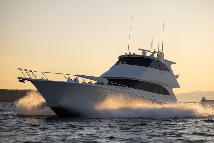 2010 Viking Yachts 60 Enclosed Bridge Photo 58 sur 76
