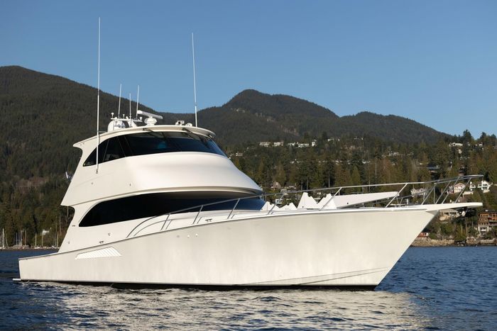 2010 Viking Yachts 60 Enclosed Bridge Photo 42 sur 76