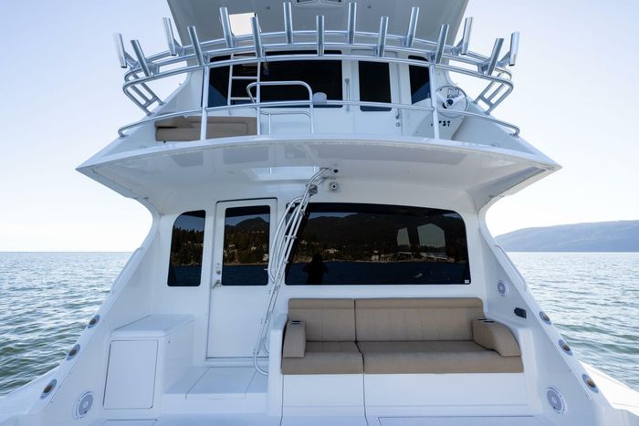 2010 Viking Yachts 60 Enclosed Bridge Photo 29 sur 76