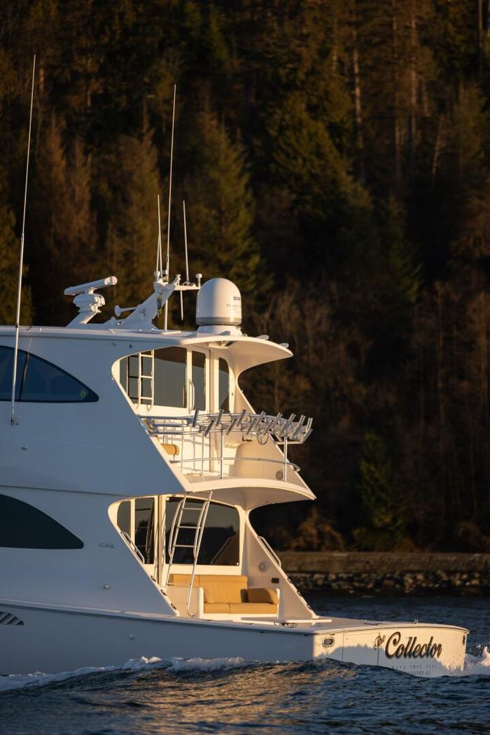 2010 Viking Yachts 60 Enclosed Bridge Photo 60 sur 76