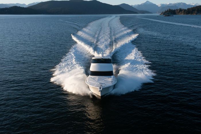 2010 Viking Yachts 60 Enclosed Bridge Photo 76 sur 76