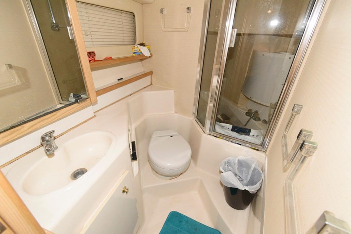 1998 Bayliner 4788 Pilot House Motoryacht Photo 18 sur 28
