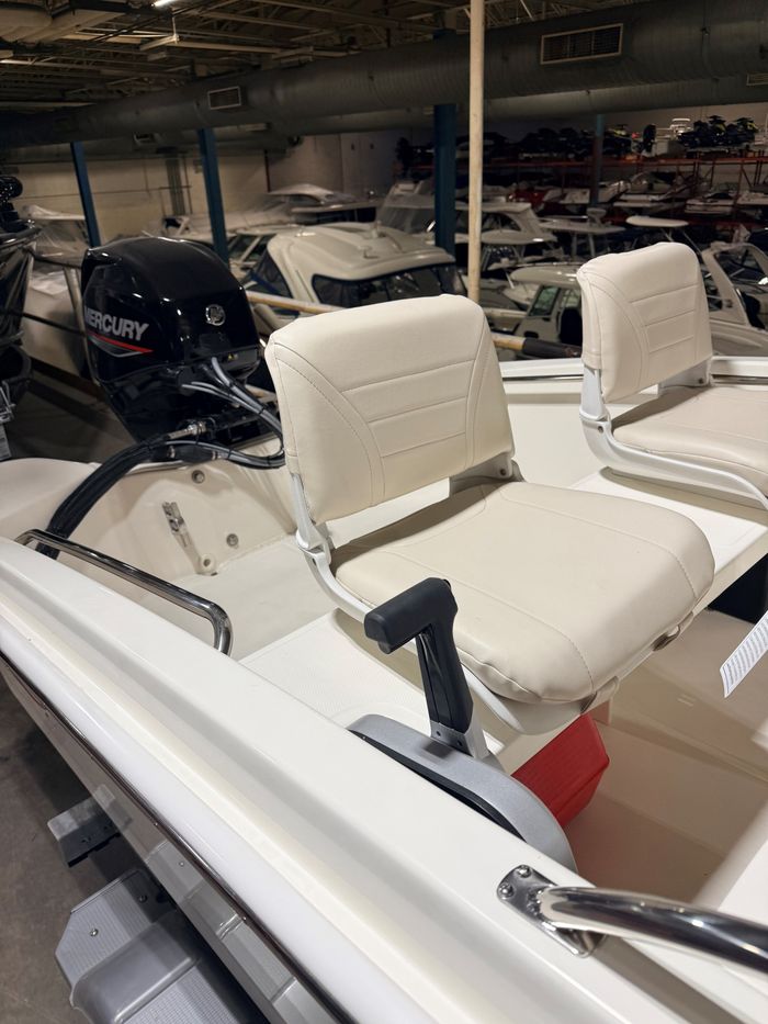 2025 Boston Whaler 130 Sport Photo 4 of 6