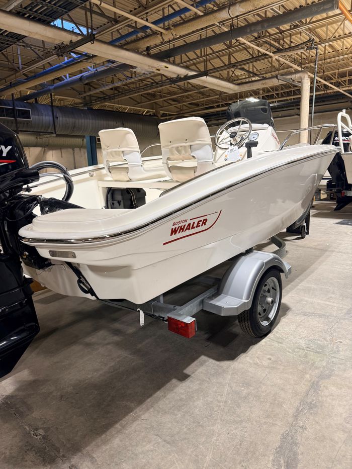 2025 Boston Whaler 130 Sport Photo 2 of 6