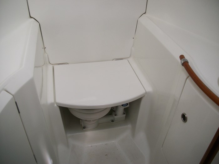 2001 Beneteau 411 Photo 9 sur 30
