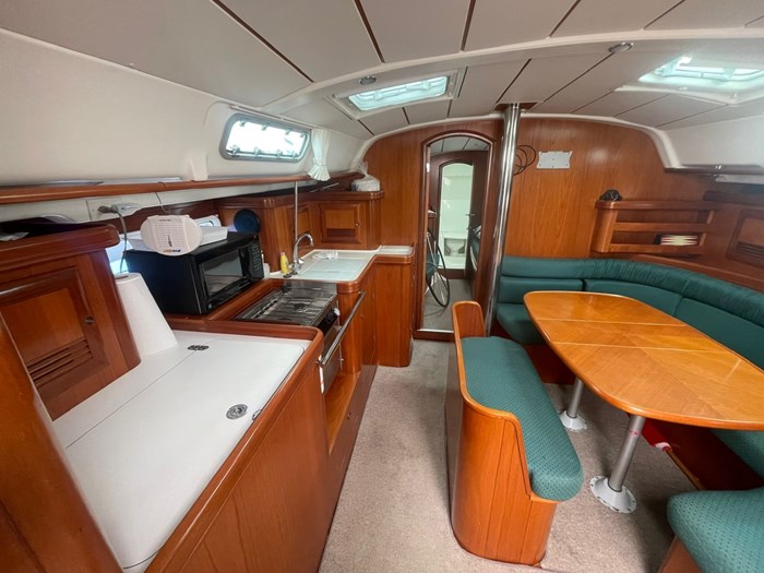 2001 Beneteau 411 Photo 12 sur 30