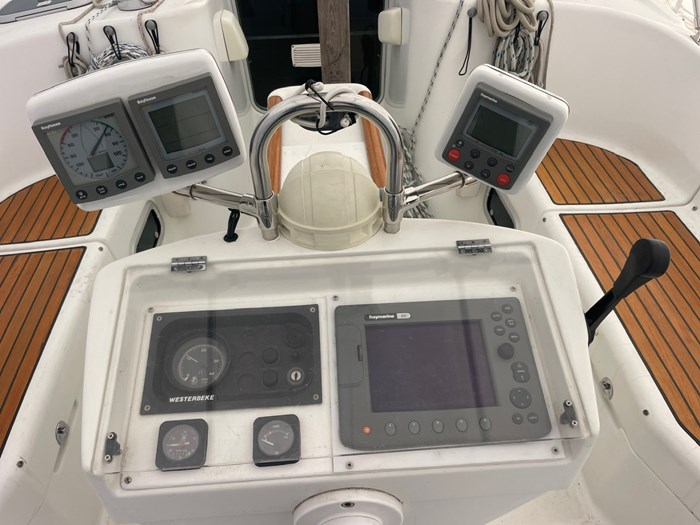 2001 Beneteau 411 Photo 23 sur 30