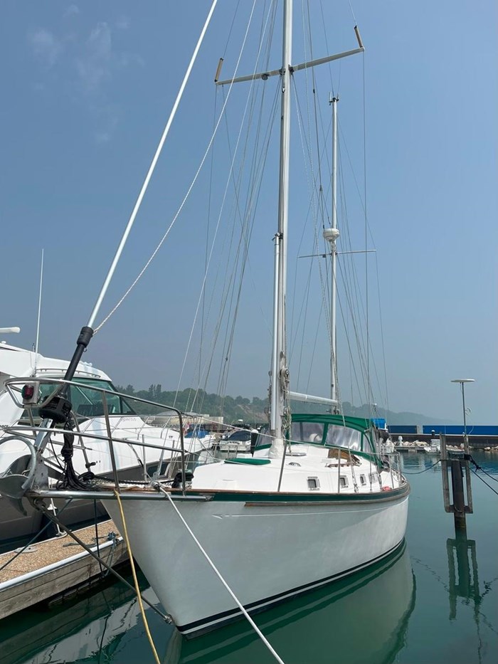 1986 Whitby 42 Ketch Photo 3 sur 46
