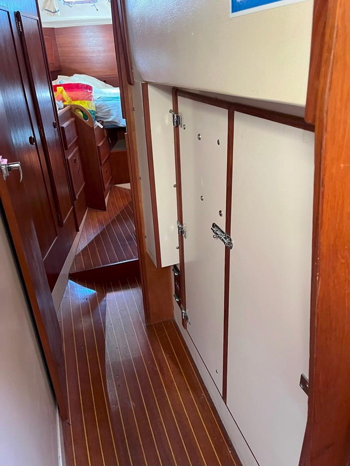 1986 Whitby 42 Ketch Photo 34 sur 46
