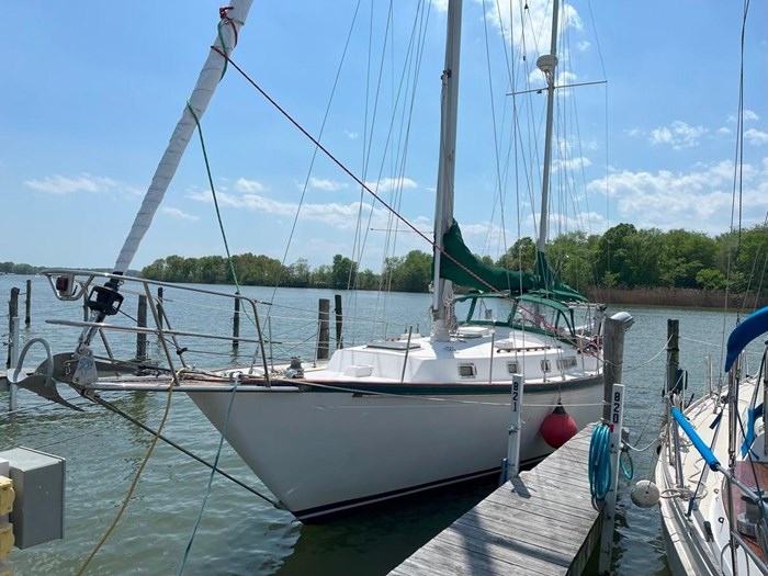 1986 Whitby 42 Ketch Photo 2 sur 46
