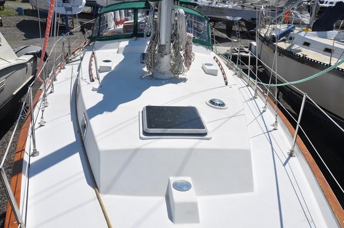 1986 Whitby 42 Ketch Photo 11 sur 46