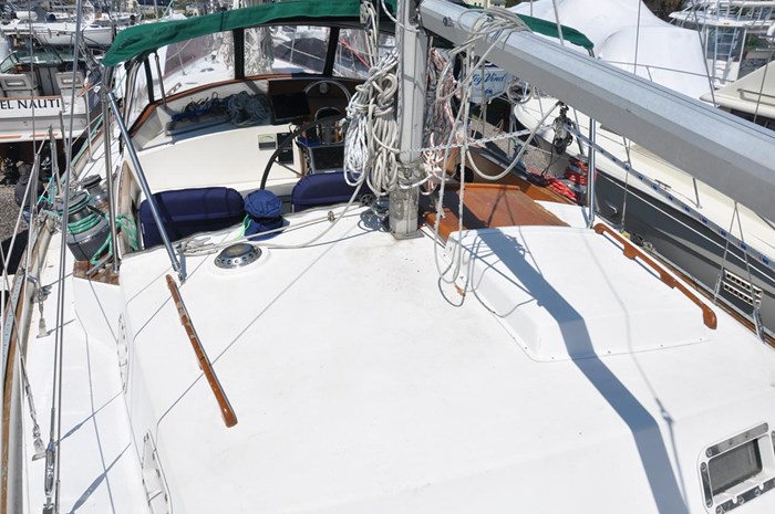 1986 Whitby 42 Ketch Photo 14 sur 46